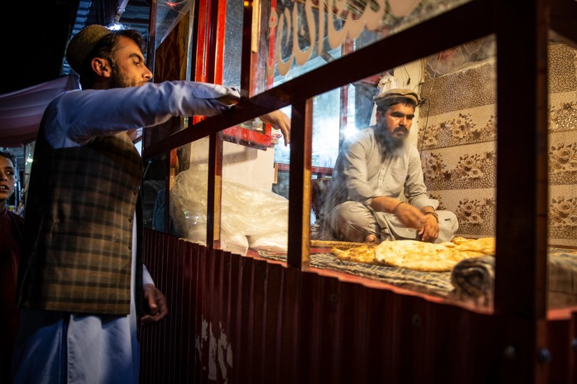 Người dân Afghanishtan đang sống như thế nào sau một năm Taliban trở lại nắm quyền? - Ảnh 4.