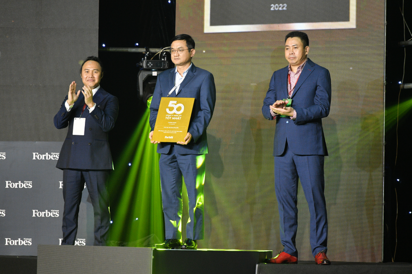 Vinamilk và 10 năm khẳng định vị trí trong danh sách 50 công ty niêm yết tốt nhất Việt Nam của Forbes - Ảnh 1.