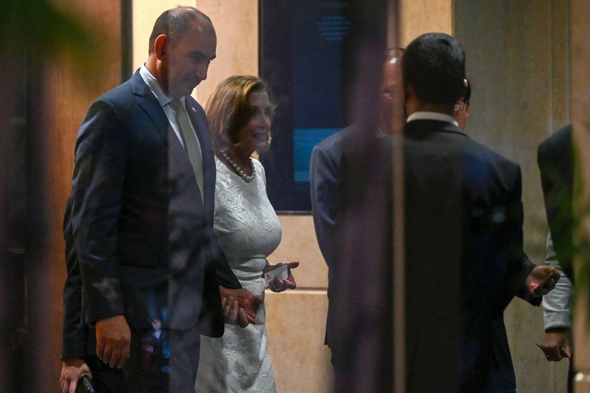 Nancy Pelosi đến thăm Đài Loan bất chấp cảnh báo từ Trung Quốc - Ảnh 1.