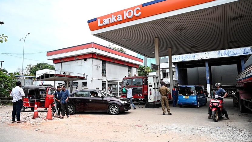 Thị trường nhiên liệu chợ đen phát triển trong bối cảnh khủng hoảng nguồn cung ở Sri Lanka - Ảnh 3.