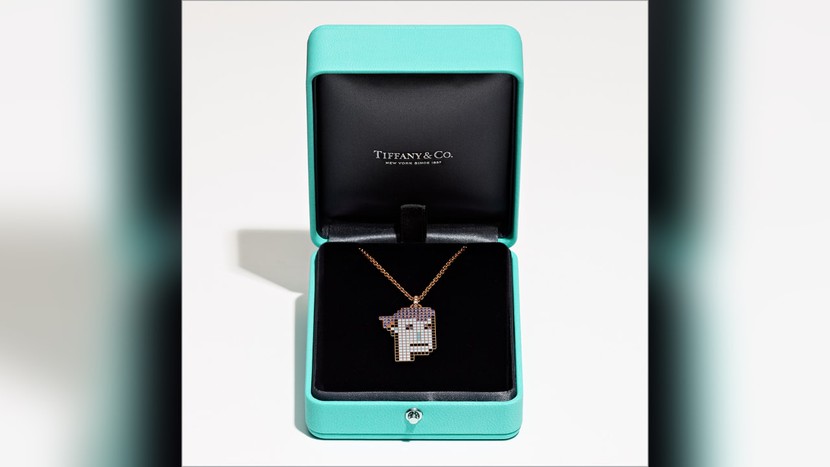 Tiffany bán mặt dây chuyền Cryptopunk 'NFTiff' với giá 50.000 USD mỗi chiếc  - Ảnh 1.