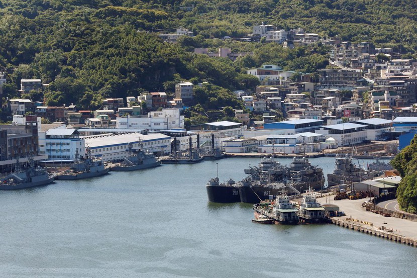 Tàu chiến Trung Quốc và Đài Loan chơi trò ‘mèo vờn chuột’ trên biển - Ảnh 2.