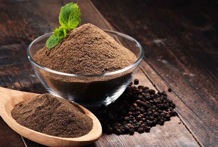 Giá tiêu bất ngờ lao dốc - Ảnh 2.
