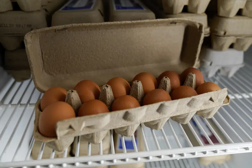 Giá trứng gà ở Mỹ tăng cao gây áp lực cho người tiêu dùng - Ảnh 4.