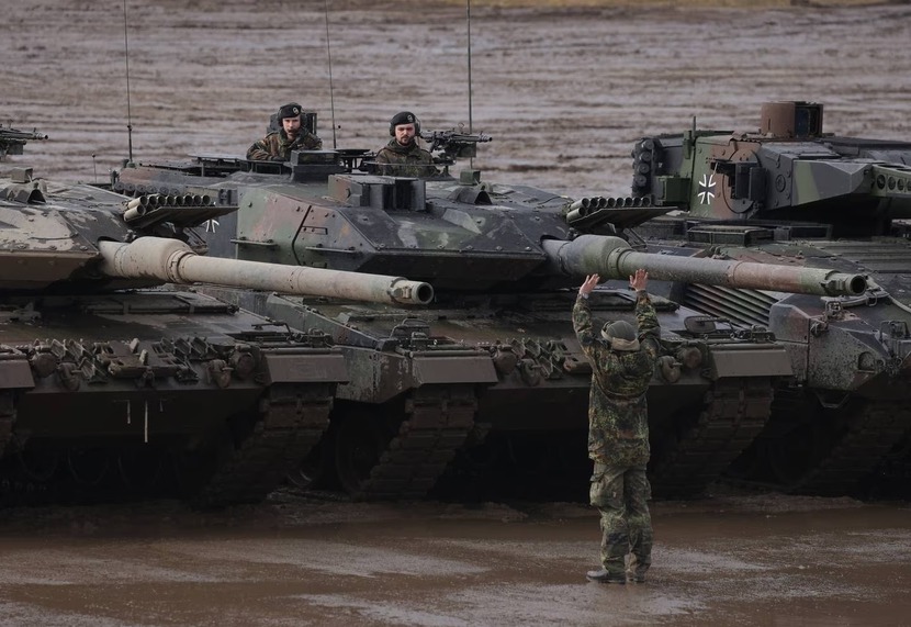 Phương Tây tăng cường viện trợ vũ khí hạng nặng cho Ukraina trước khi cuộc chiến tròn 1 năm

 - Ảnh 2.