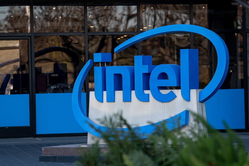 Cổ phiếu của nhà sản xuất máy tính Intel giảm mạnh   - Ảnh 1.