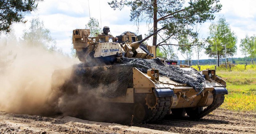 Mỹ và Đức cam kết cung cấp xe chiến đấu bộ binh cho Ukraina - Ảnh 1.