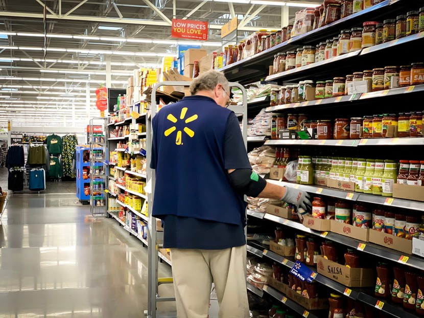 Walmart thay đổi lương và chức danh cho nhân viên công ty - Ảnh 1.