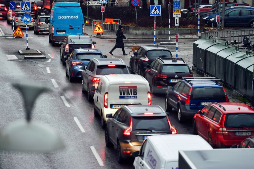 Stockholm cấm xe xăng ở trung tâm thành phố từ năm 2025 - Ảnh 1.