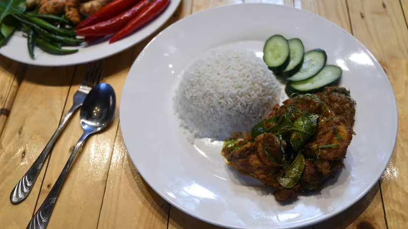 Malaysia cho phép nhà hàng mua gạo nhập khẩu với giá bán buôn - Ảnh 1.