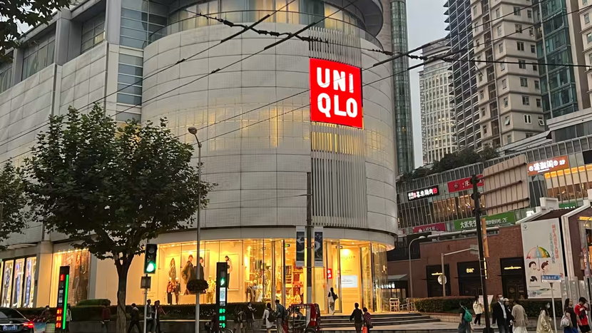 Uniqlo tăng 44% lương cho nhân viên tại Trung Quốc - Ảnh 1.