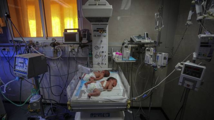 Hơn 100 trẻ sơ sinh trong lồng ấp gặp nguy hiểm do Israel cắt giảm nhiên liệu cho Gaza - Ảnh 1.