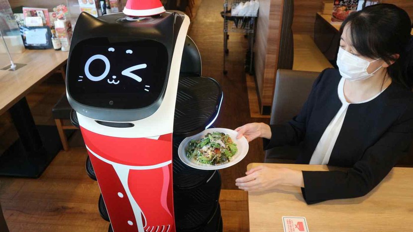 Robot bồi bàn của Trung Quốc sẵn sàng nhận đơn đặt hàng trên khắp thế giới - Ảnh 1.