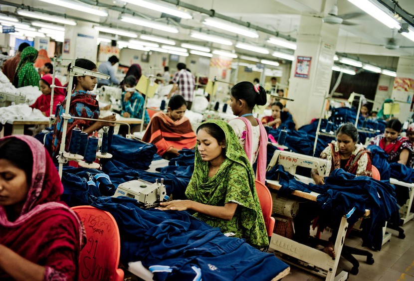Quần áo do Bangladesh sản xuất sắp 'được giá' - Ảnh 1.