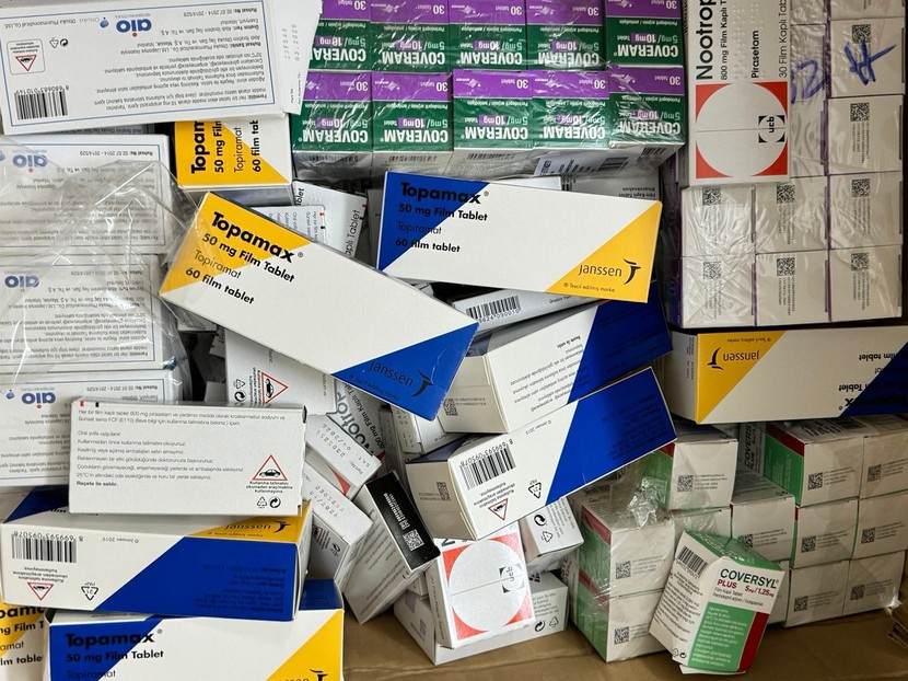 TP.HCM thu giữ hơn 22.000 thuốc tân dược không rõ nguồn gốc - Ảnh 1.