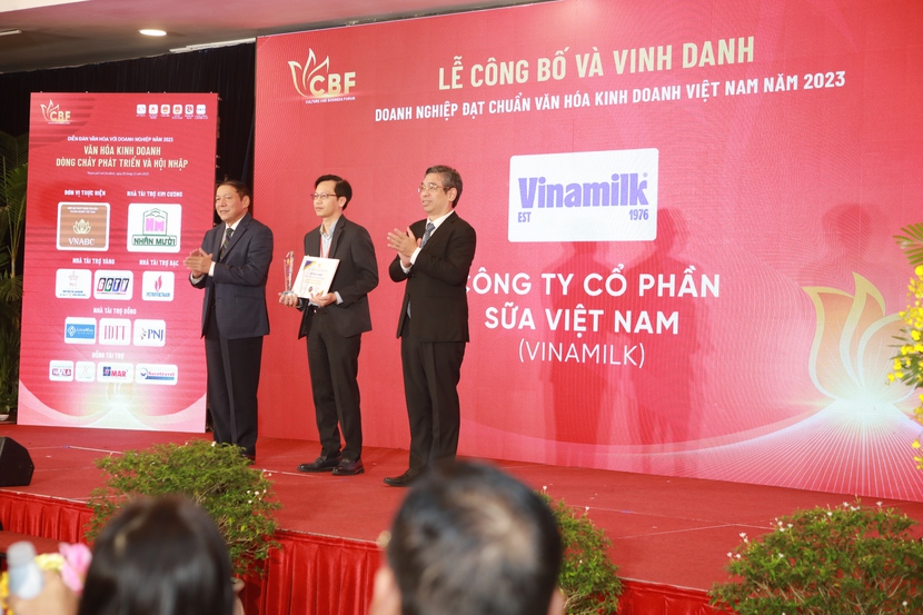 Vinamilk được vinh danh “Doanh nghiệp đạt chuẩn văn hóa kinh doanh Việt Nam”- Ảnh 1.