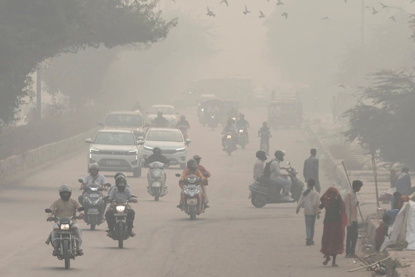 Quay cuồng vì không khí độc hại, thủ đô Ấn Độ đóng cửa trường học kéo dài - Ảnh 1.