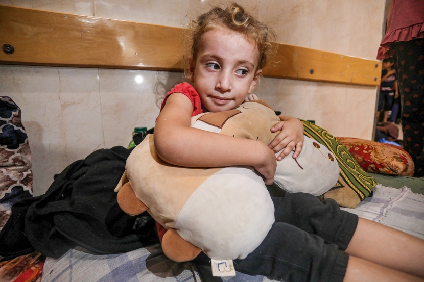 Niềm an ủi nhỏ nhoi của trẻ em Gaza giữa làn bom đạn - Ảnh 3.