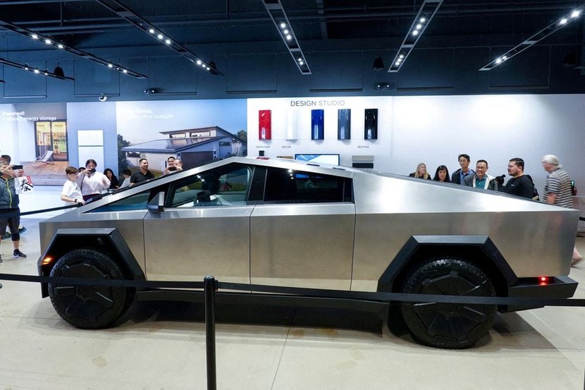 Tesla Cybertruck ra mắt, giá khởi điểm từ 60.000 USD- Ảnh 1.