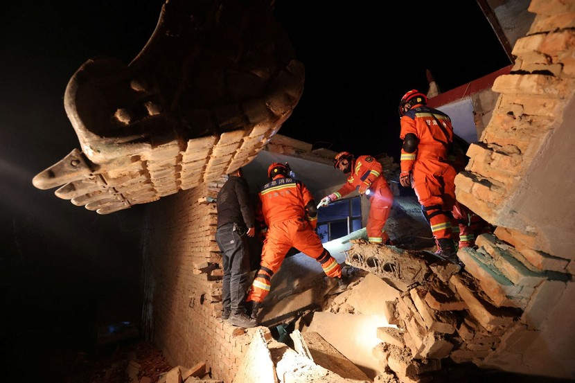 Hơn 110 người thiệt mạng trong trận động đất ở Tây Bắc Trung Quốc- Ảnh 1.