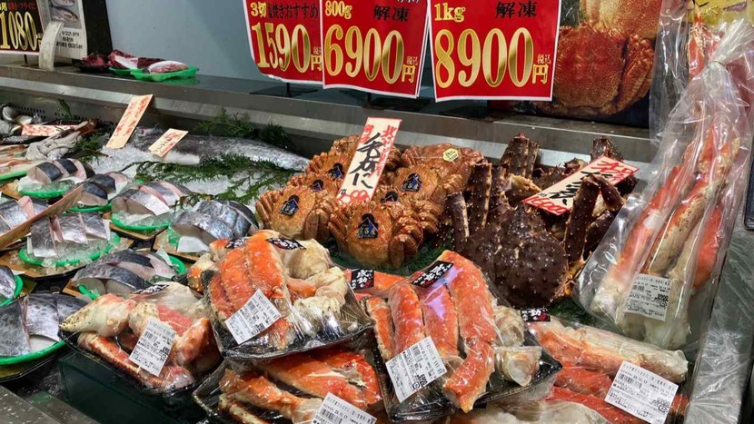 Hàng nhập khẩu từ Nga tràn ngập, thịt cua Nhật Bản rớt giá mạnh- Ảnh 1.