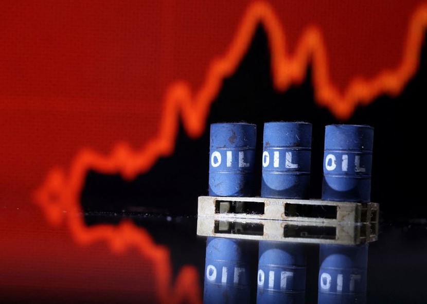 Giá dầu ghi nhận mức giảm hàng năm lớn nhất kể từ năm 2020- Ảnh 2.