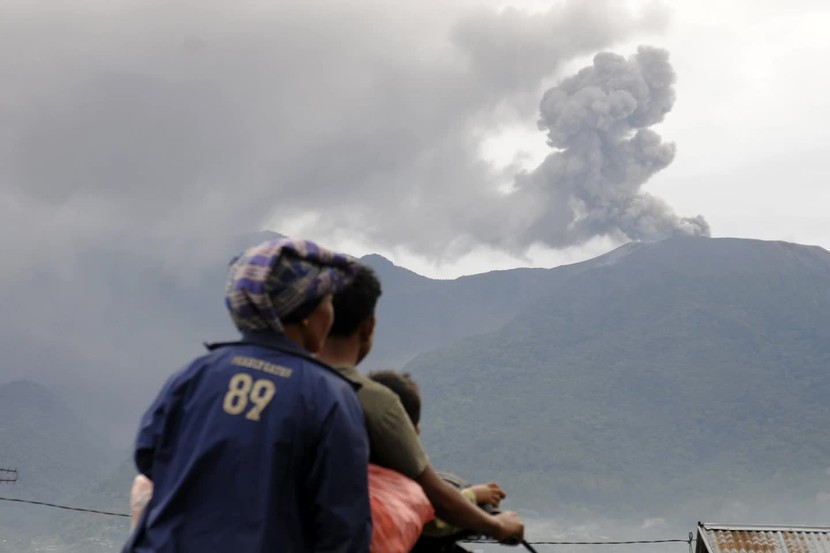 Núi lửa Marapi phun trào ở Indonesia, tìm thấy thi thể 11 nhà leo núi- Ảnh 3.