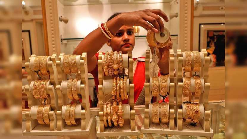 Vàng tăng cao khiến Ấn Độ phải tái chế vàng trang sức vào mùa cưới- Ảnh 2.