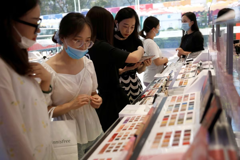Ngành hàng mỹ phẩm bất an với thị trường làm đẹp Trung Quốc- Ảnh 1.