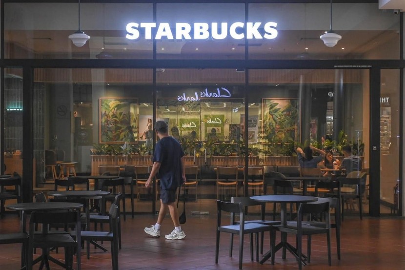 Lý do ngân hàng Malaysia khuyên nhà đầu tư bán cổ phiếu Starbucks?- Ảnh 1.