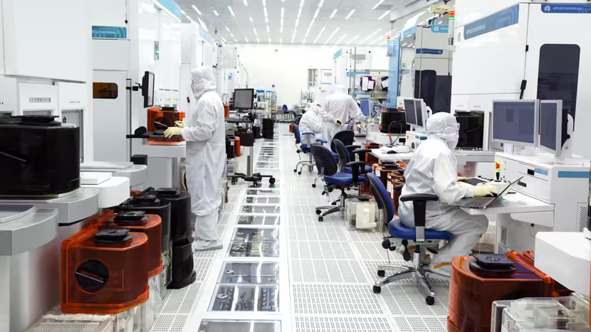 Các hãng công cụ sản xuất chip của Mỹ chuyển nguồn lực sang Đông Nam Á - Ảnh 1.