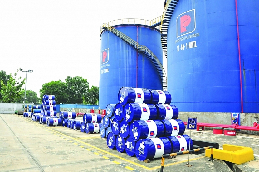 Tháng 1/2023, Việt Nam chi 911 triệu USD nhập khẩu xăng dầu - Ảnh 1.