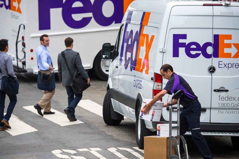 FedEx tiếp tục cắt giảm nhân viên và các vị trí cấp cao - Ảnh 2.
