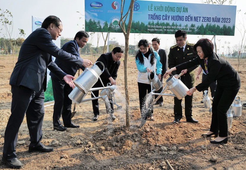 Vinamilk khởi động &quot;Hành trình Net Zero 2050&quot; với sự kiện trồng cây tại Hà Nội - Ảnh 3.