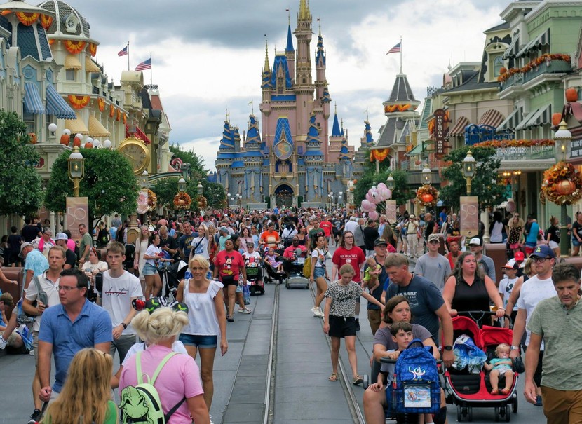 Disney cắt giảm 7000 nhân sự, tiết giảm chi phí - Ảnh 3.