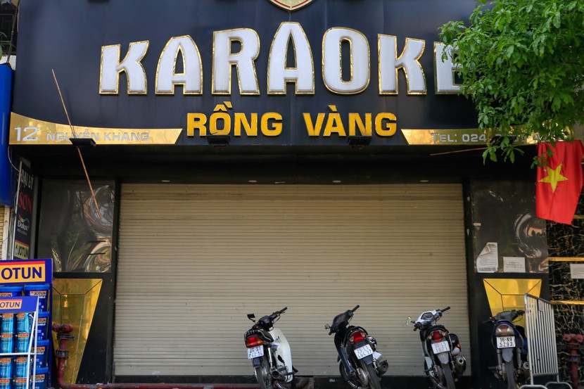 Công an Hà Nội yêu cầu gỡ khó cho quán karaoke trong 10 ngày - Ảnh 1.
