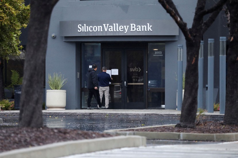 Giám đốc Silicon Valley Bank bán 3,6 triệu USD cổ phiếu trước khi ngân hàng sụp đổ - Ảnh 2.