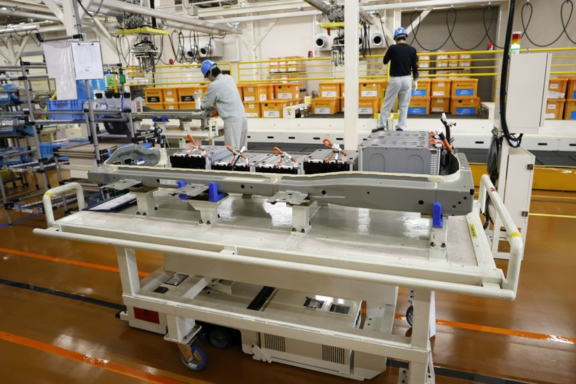 Mỹ, Nhật đạt thỏa thuận cung cấp nguyên vật liệu sản xuất pin xe điện - Ảnh 1.