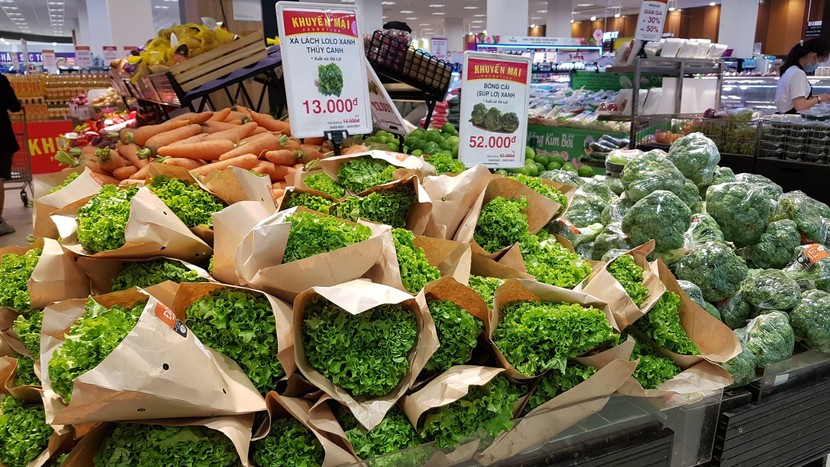 Giá nhiều loại rau củ tại TP.HCM giảm mạnh  - Ảnh 1.