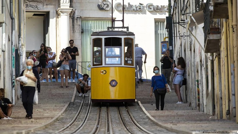 Thị trường bất động sản cao cấp của Bồ Đào Nha bị 'chết ngộp' sau khi nước này ngừng cấp thị thực vàng - Ảnh 2.