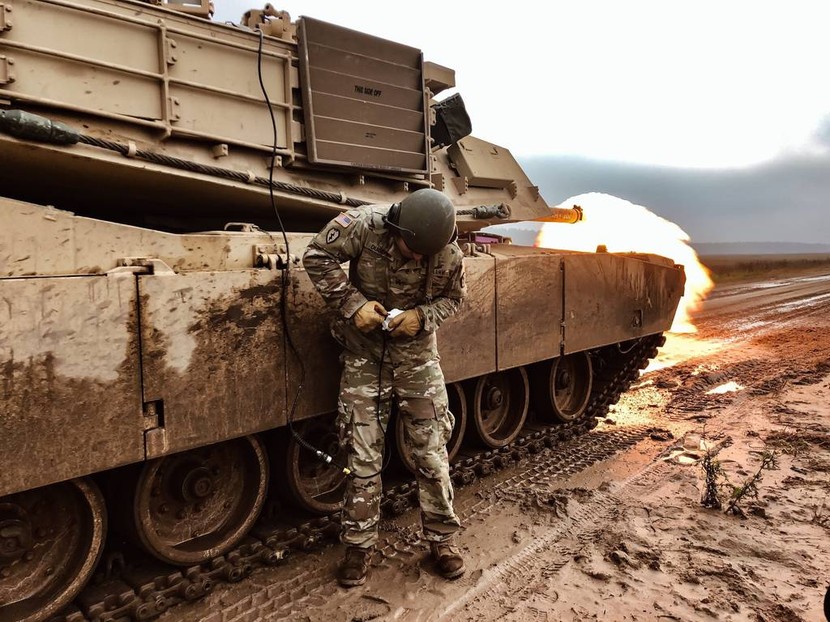 Quân đội Mỹ nói đang chuyển xe tăng tới Ukraina 'nhanh nhất có thể' - Ảnh 1.