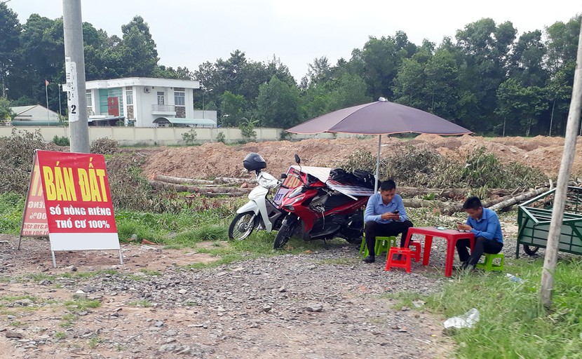 'Ôm bom' ở tâm chấn sốt đất - Ảnh 2.