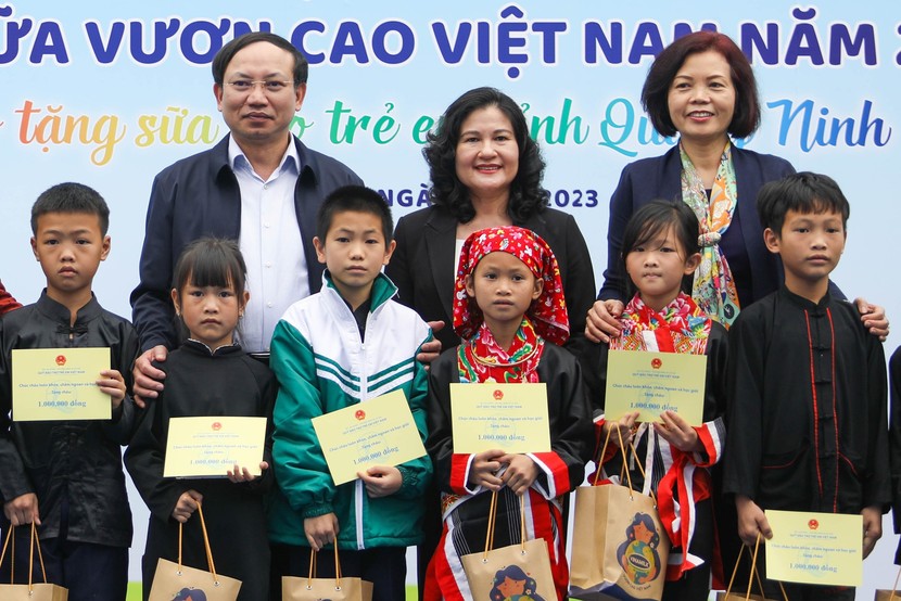 Vinamilk & Quỹ sữa Vươn cao Việt Nam khởi động hành trình năm thứ 16 tại Quảng Ninh - Ảnh 4.