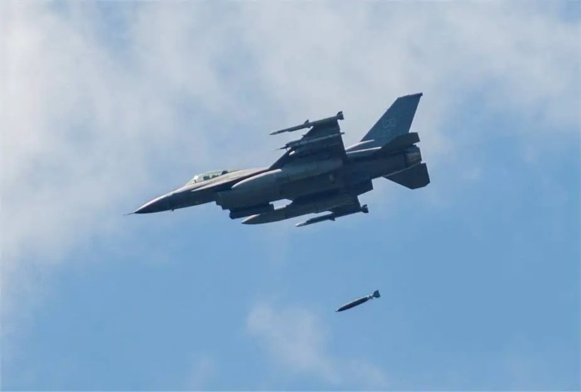 Mỹ chuyển giao bom dẫn đường chính xác JDAM cho Ukraina - Ảnh 1.