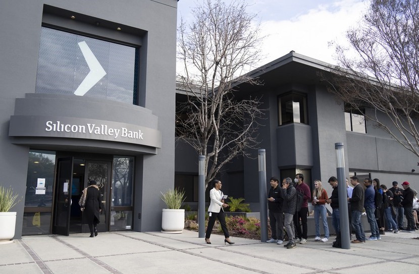 Fed nhận một phần lỗi trong sự sụp đổ của Silicon Valley Bank - Ảnh 2.