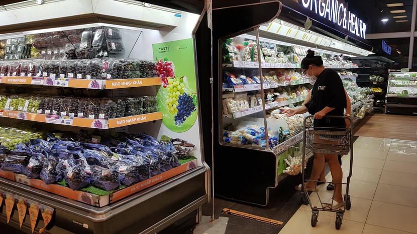 Nho sữa Trung Quốc đổ bộ thị trường Việt hút người mua - Ảnh 1.