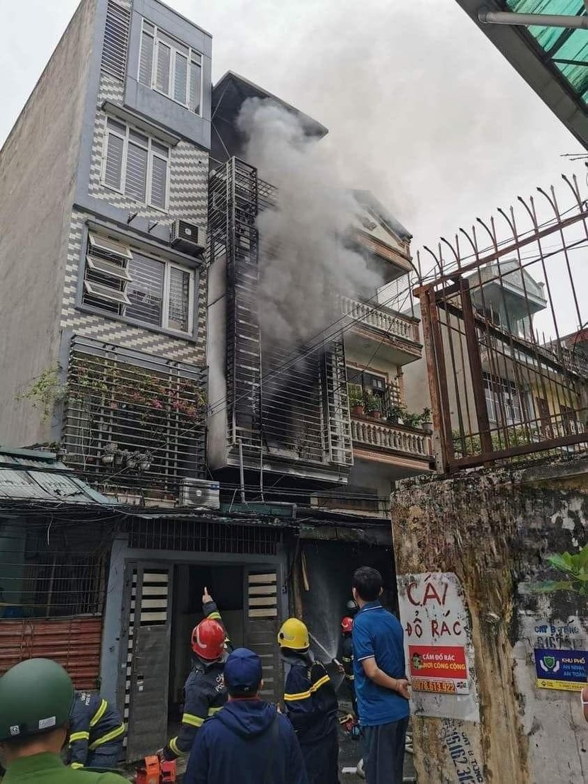 Cháy nhà ở Hà Nội, 4 bà cháu tử vong - Ảnh 1.