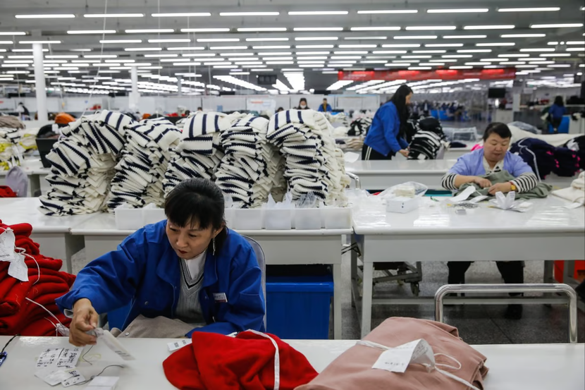 Phục hồi kinh tế của Trung Quốc vẫn chưa 'tìm được chỗ đứng' khi hoạt động sản xuất giảm - Ảnh 1.