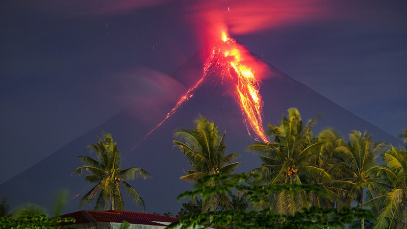 Philippines cảnh báo nguy cơ sức khỏe do khí độc từ núi lửa Mayon - Ảnh 2.