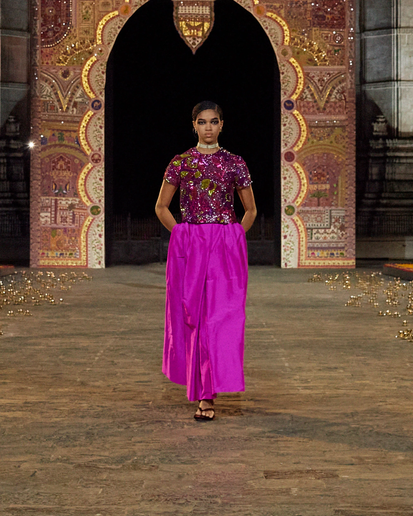 Cách giới thiệu bộ sưu tập mùa thu 2023 lấy cảm hứng từ Ấn Độ của Dior - Ảnh 1.